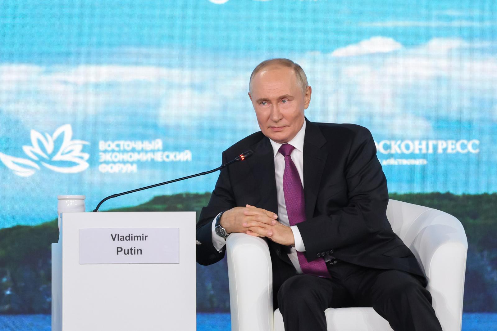 Пленарное заседание IX Восточного экономического форума. Владимир Путин  (фото: Кирилл Казачков, фотобанк Росконгресс)