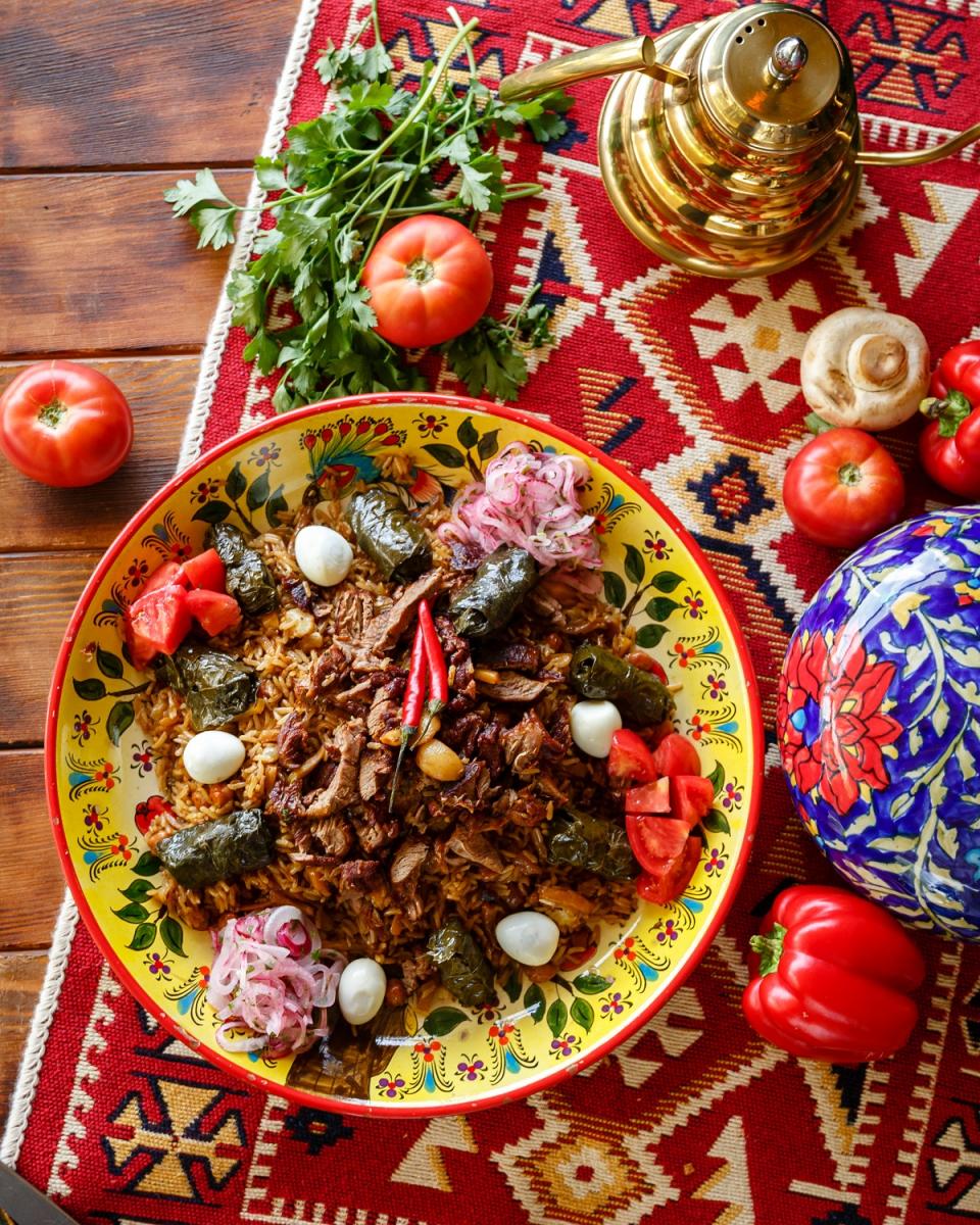 Узбекский плов на тарелке